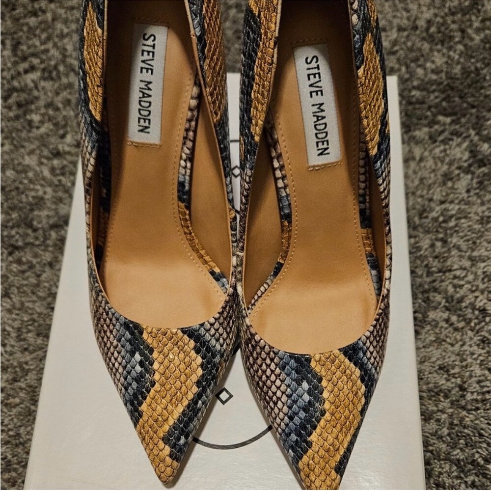 Steve Madden Daisie Multicolored Snake Print Heels SIZE: 8